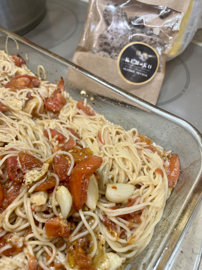 Спагетти с томатами и сыром Камамбер